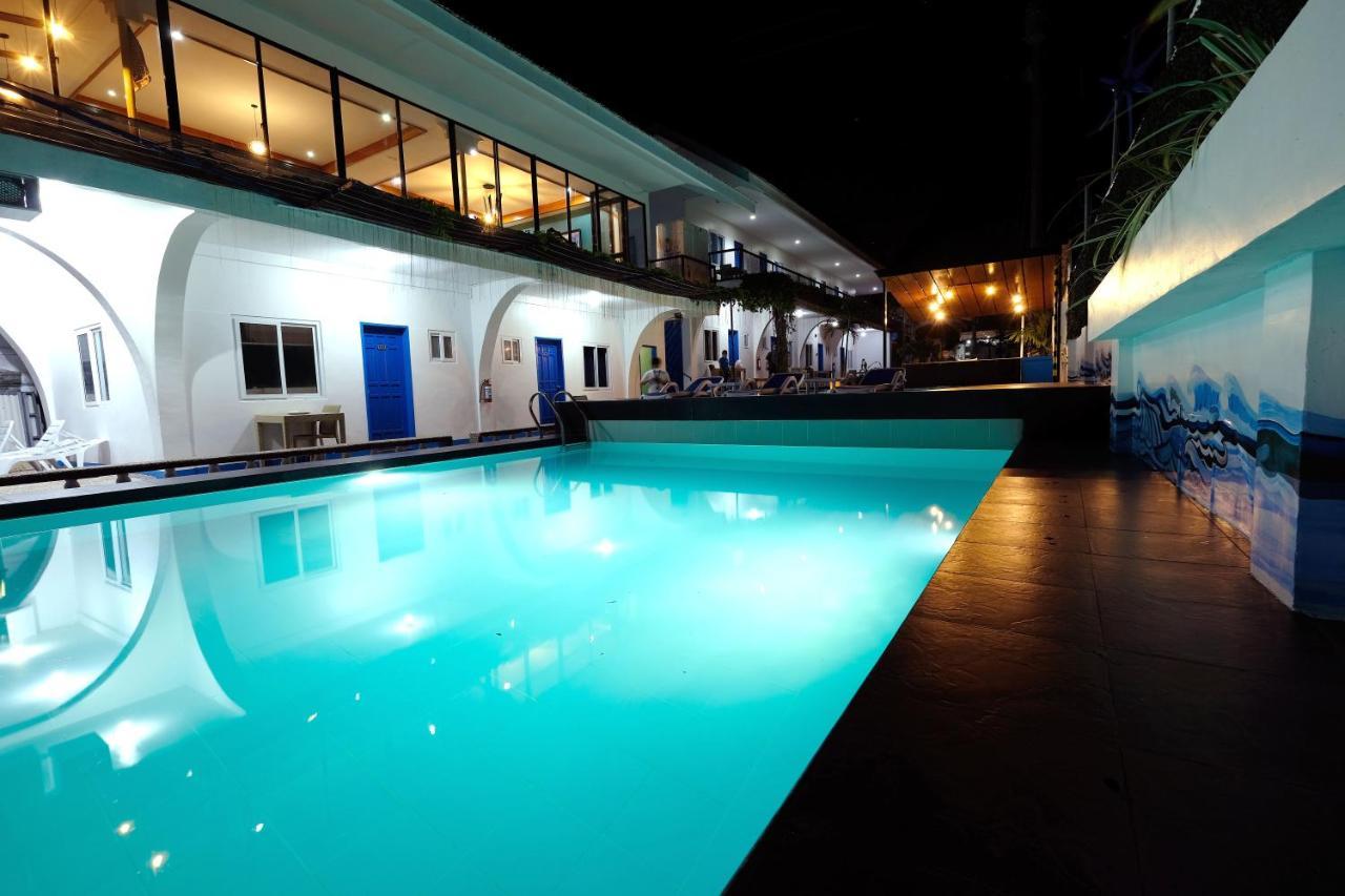 Pescadores Suites Moalboal Exterior photo