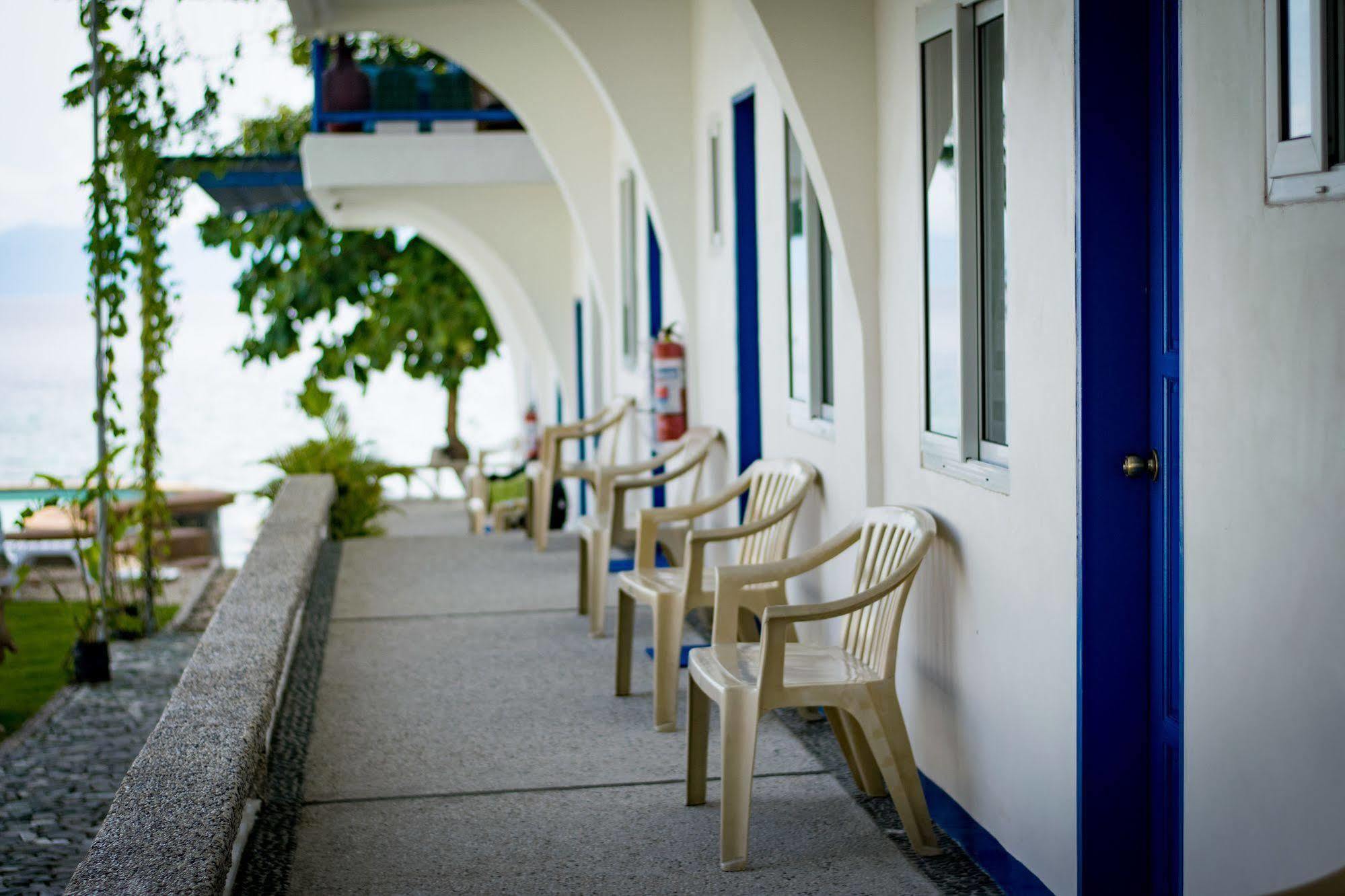 Pescadores Suites Moalboal Exterior photo